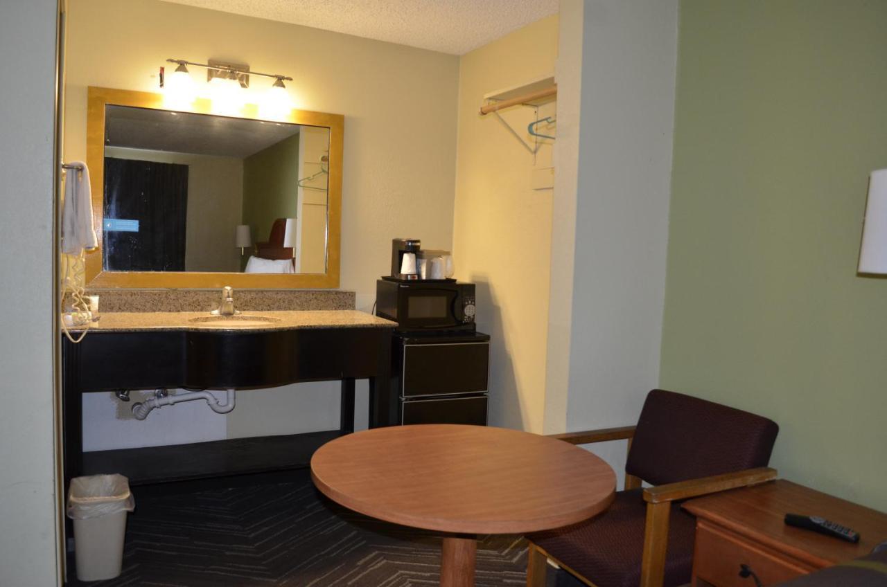 Budget Inn วิลเลียมส์วิลล์ ภายนอก รูปภาพ